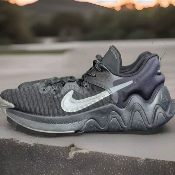 Athletic_Shoes